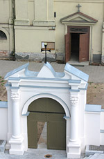 Šv. Kryžiaus bažnyčios šventoriaus vartai